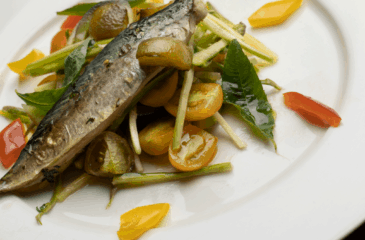 RAW ASPARAGUS, OVEN-SEARED MACKEREL, YELLOW TOMATO AND HERB SALAD WITH FRESH LEMONGRASS