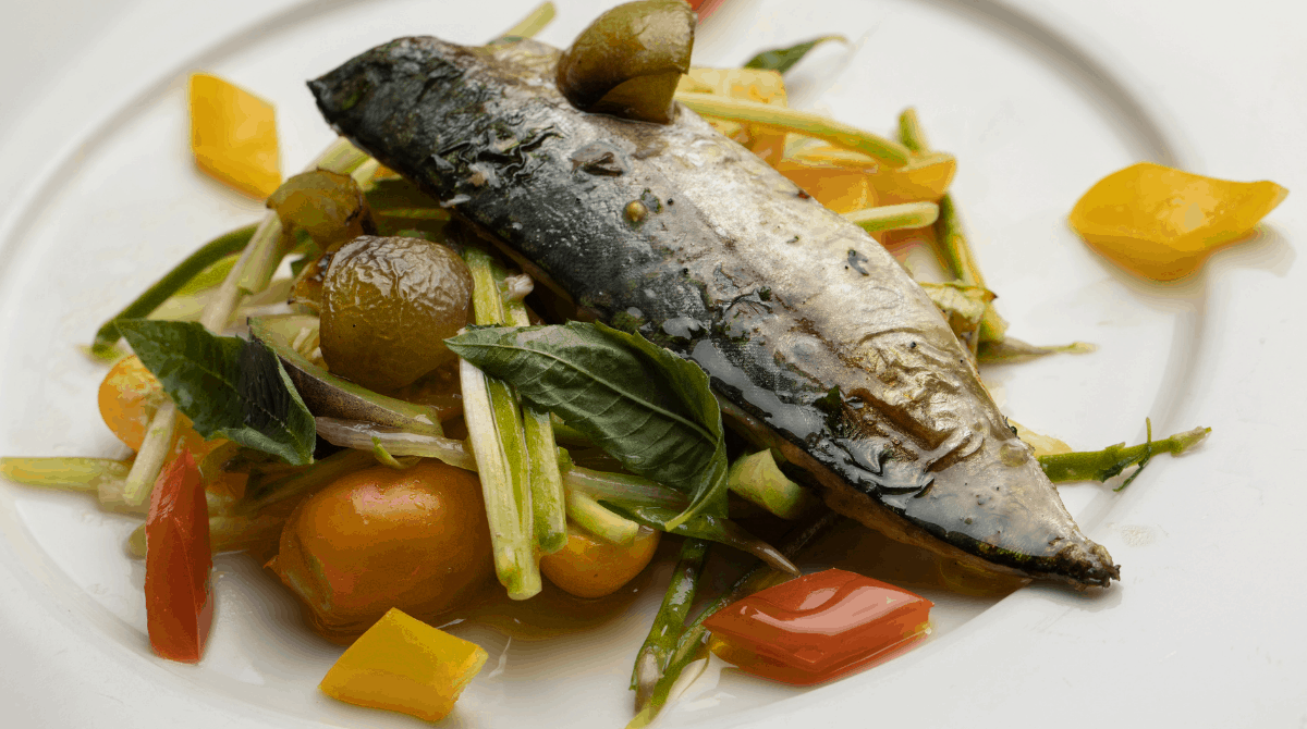 RAW ASPARAGUS, OVEN-SEARED MACKEREL, YELLOW TOMATO AND HERB SALAD WITH FRESH LEMONGRASS 
