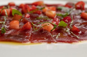 RAW TUNA WITH A TANGY STRAWBERRY AND THYME DRESSING