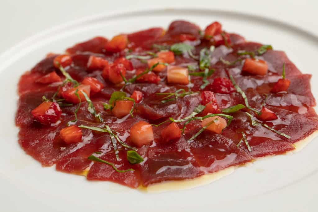 RAW TUNA WITH A TANGY STRAWBERRY AND THYME DRESSING